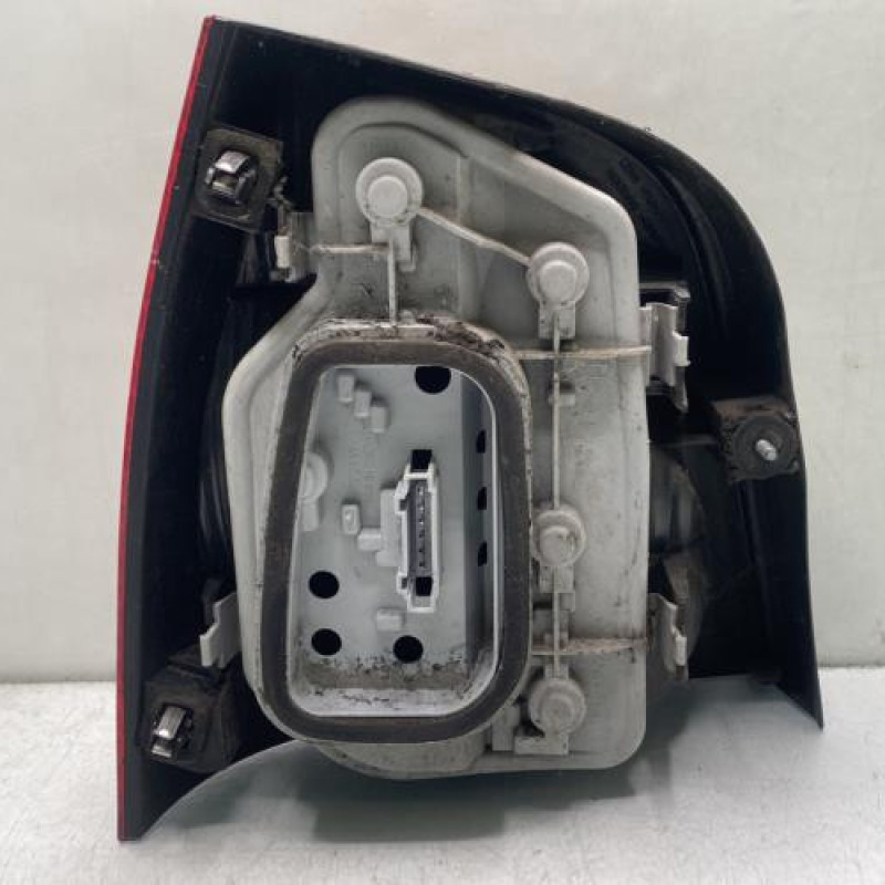 Feu arriere principal droit (feux) VOLKSWAGEN POLO 4 Photo n°2