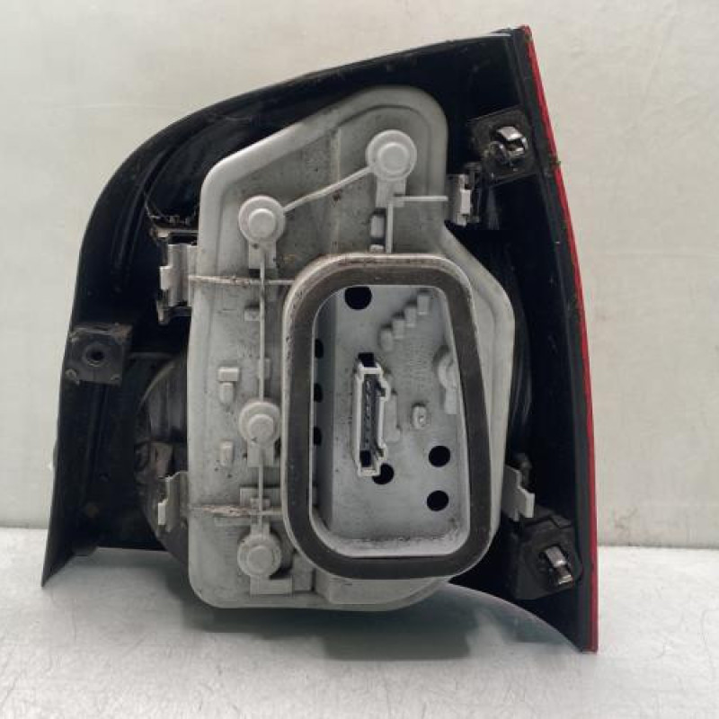 Feu arriere principal gauche (feux) VOLKSWAGEN POLO 4 Photo n°2