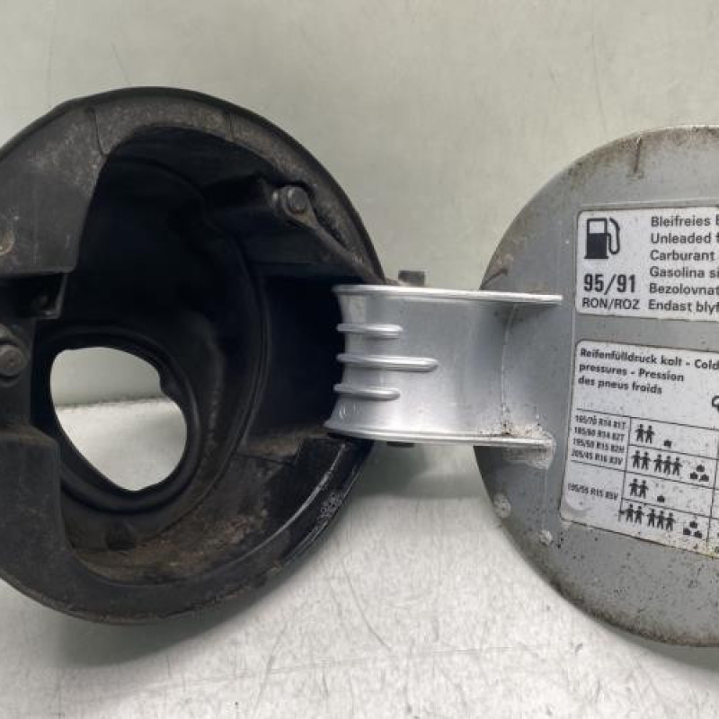 Trappe d'essence VOLKSWAGEN POLO 4 Photo n°2