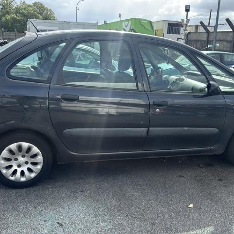 Feu arriere principal gauche (feux) CITROEN XSARA PICASSO Photo n°11