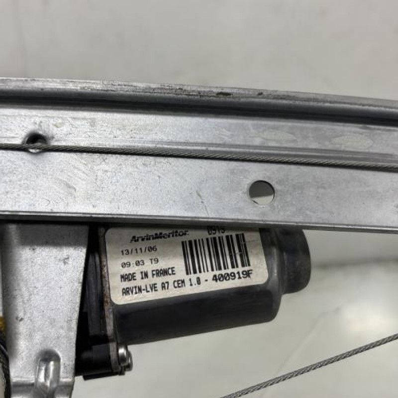 Leve vitre electrique arriere gauche PEUGEOT 207 Photo n°7