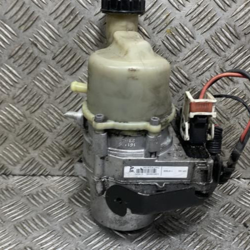 Pompe de direction DACIA SANDERO 2 Photo n°1