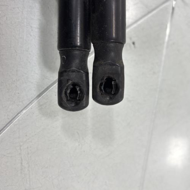 Verin de coffre RENAULT CLIO 3 Photo n°3