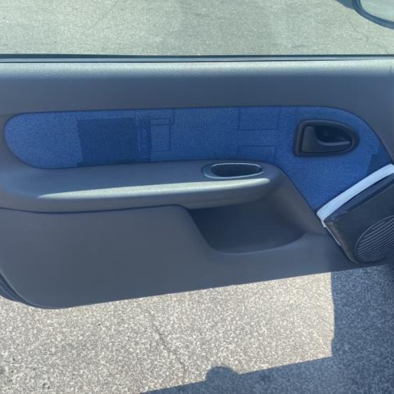 Poignee porte avant gauche RENAULT CLIO 2 Photo n°13