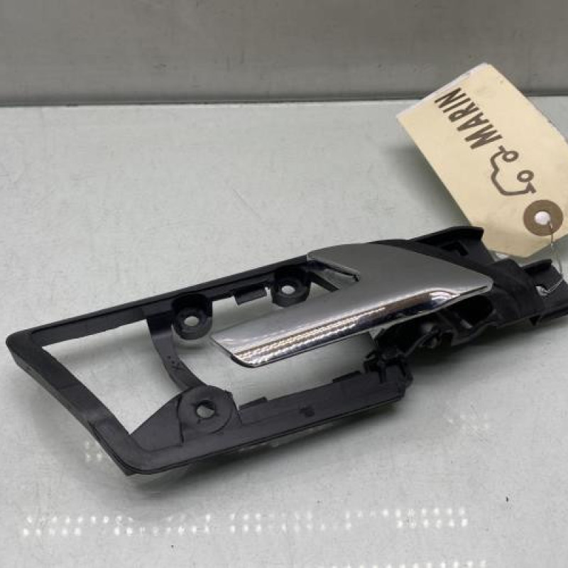 Poignee interieur arriere droit VOLKSWAGEN POLO 4 Photo n°1