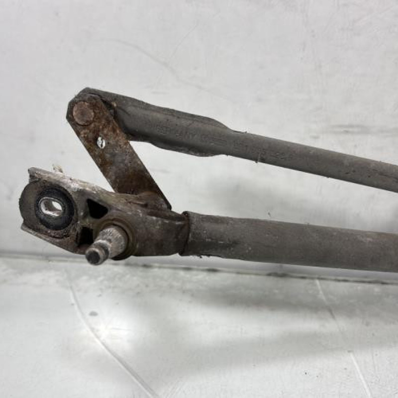 Moteur essuie glace avant VOLKSWAGEN PASSAT 4 Photo n°2