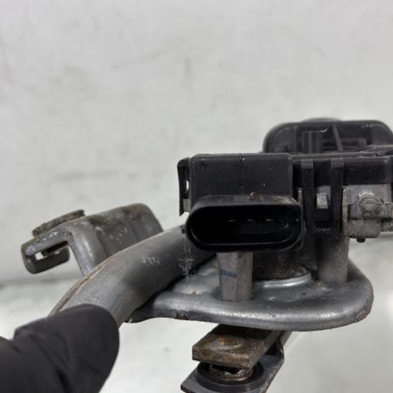 Moteur essuie glace avant VOLKSWAGEN PASSAT 4 Photo n°6