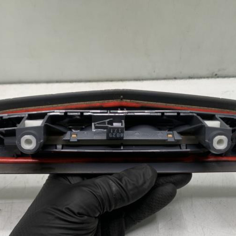 Feu arriere stop central OPEL CORSA D Photo n°2