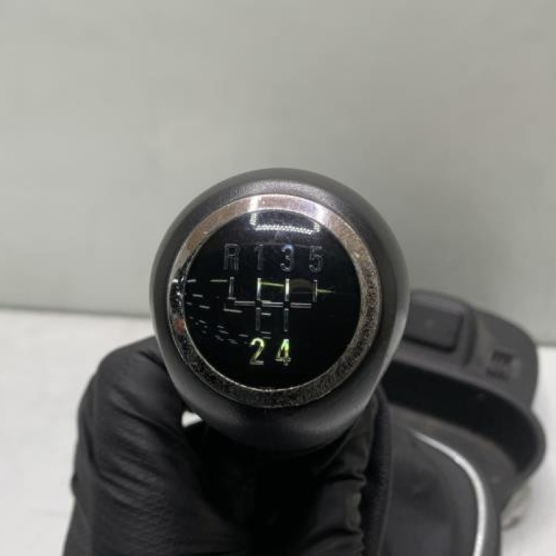 Pommeau de vitesses OPEL CORSA D Photo n°8