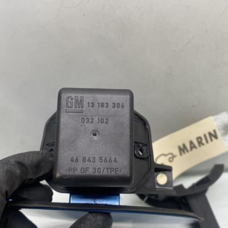 Trappe d'essence OPEL CORSA E Photo n°4