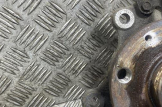 Pivot de moyeu avant gauche OPEL CORSA E