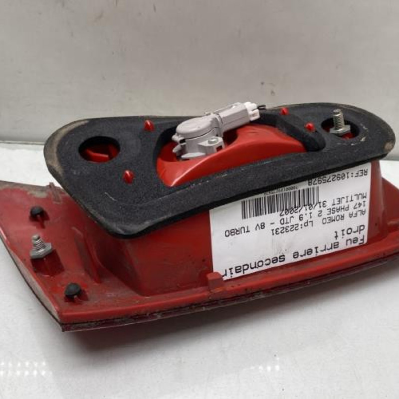 Feu arriere secondaire droit (feux) ALFA ROMEO 147 Photo n°3