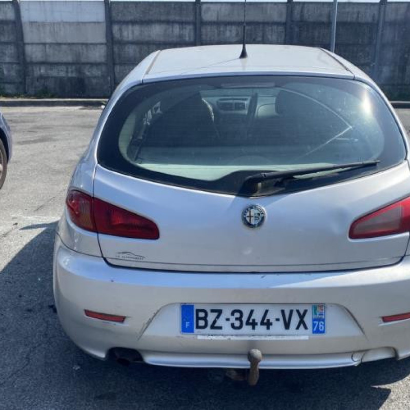 Feu arriere secondaire droit (feux) ALFA ROMEO 147 Photo n°10
