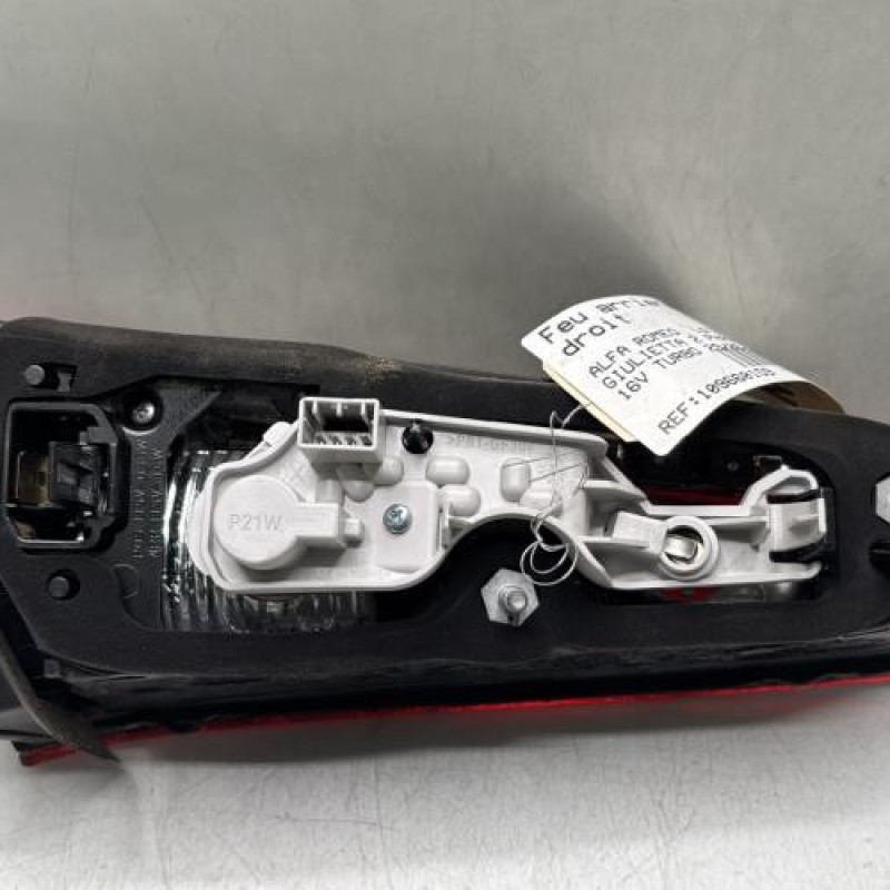 Feu arriere secondaire droit (feux) ALFA ROMEO GIULIETTA 2 Photo n°2