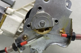 Leve vitre electrique avant droit NISSAN MICRA 3