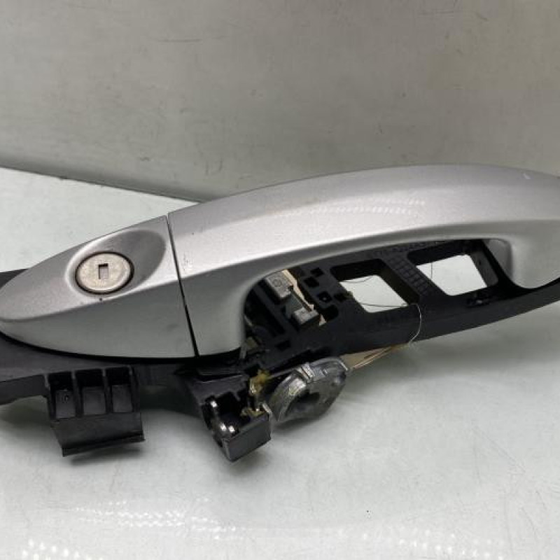 Poignee porte avant gauche FORD FIESTA 6 Photo n°1