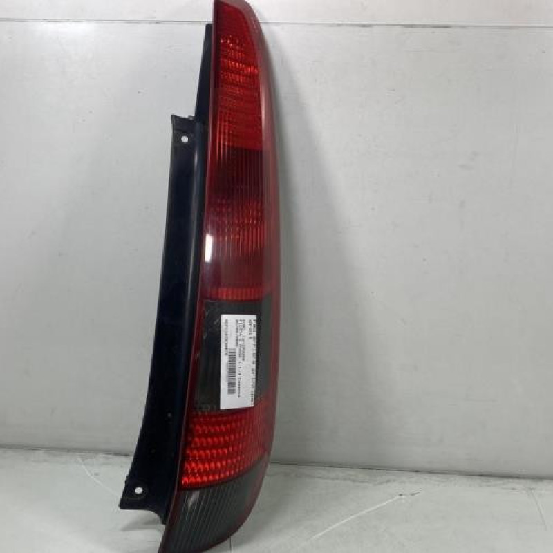 Feu arriere principal droit (feux) FORD FIESTA 5 Photo n°1