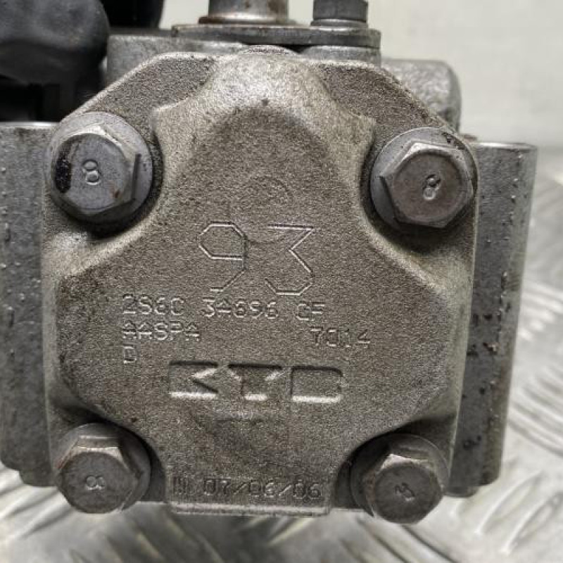 Pompe de direction FORD FIESTA 5 Photo n°4