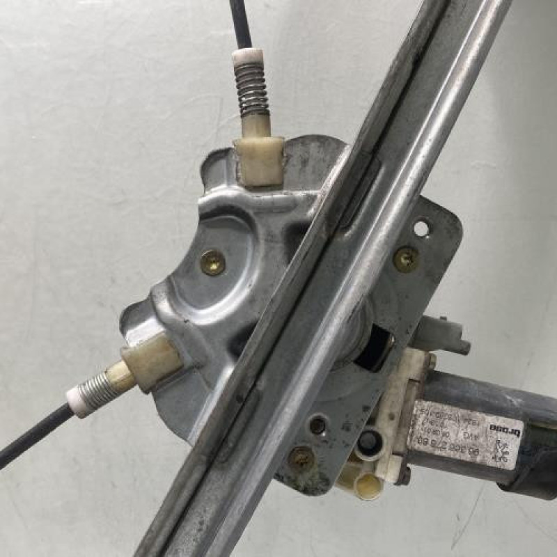 Leve vitre electrique avant gauche PEUGEOT 206 Photo n°8