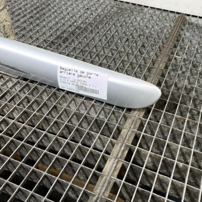 Baguette de porte arriere gauche  RENAULT CLIO 2 CAMPUS Photo n°3