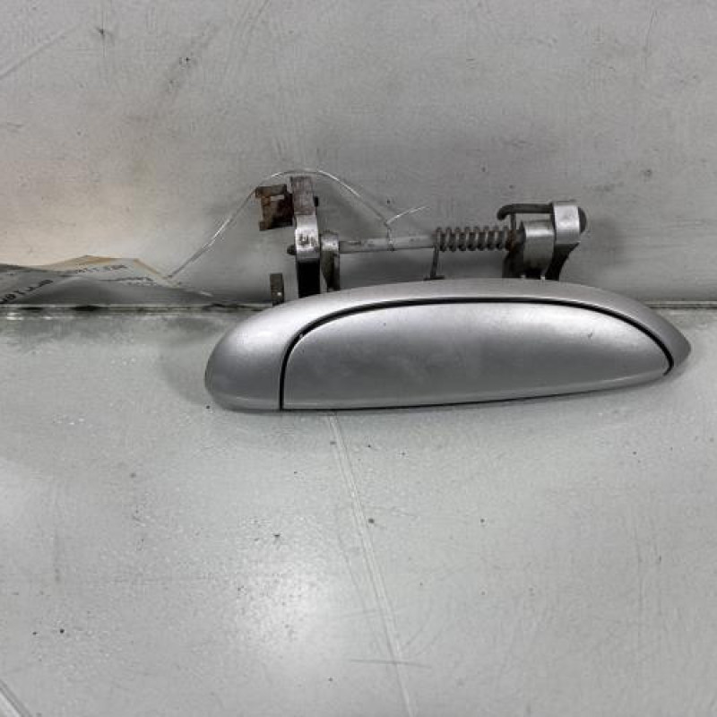 Poignee porte arriere droit RENAULT CLIO 2 CAMPUS Photo n°1