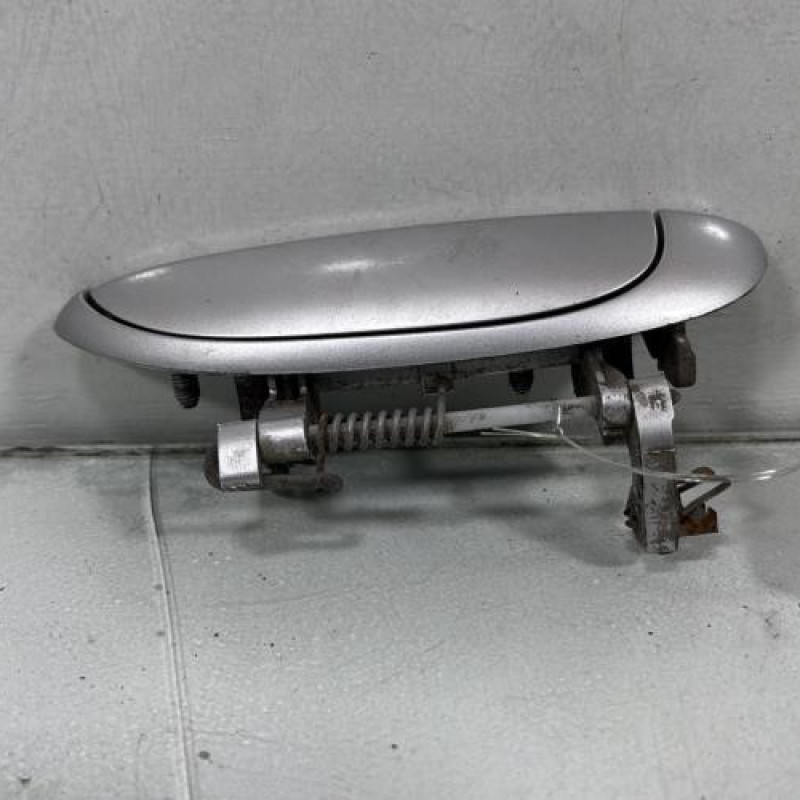 Poignee porte arriere droit RENAULT CLIO 2 CAMPUS Photo n°2