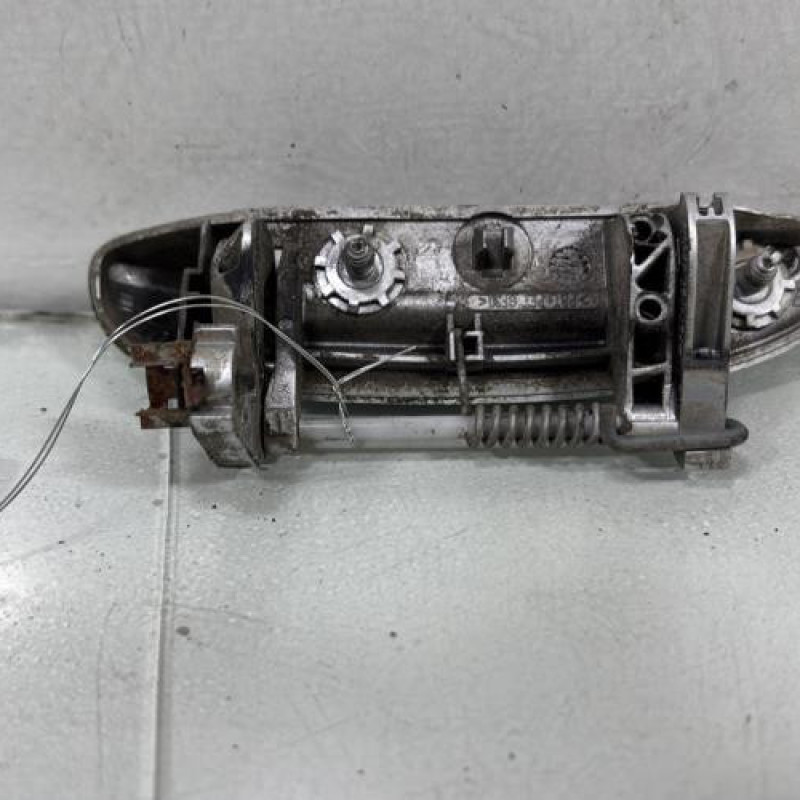 Poignee porte arriere droit RENAULT CLIO 2 CAMPUS Photo n°3