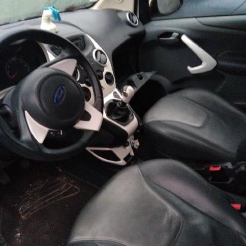 Crochet de remorquage FORD KA 2 Photo n°5