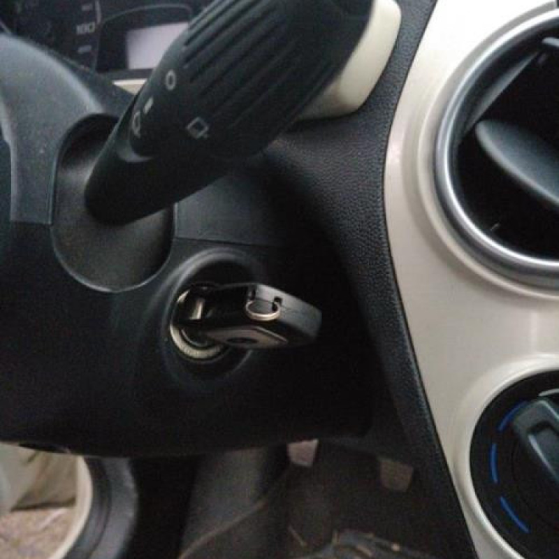 Crochet de remorquage FORD KA 2 Photo n°6