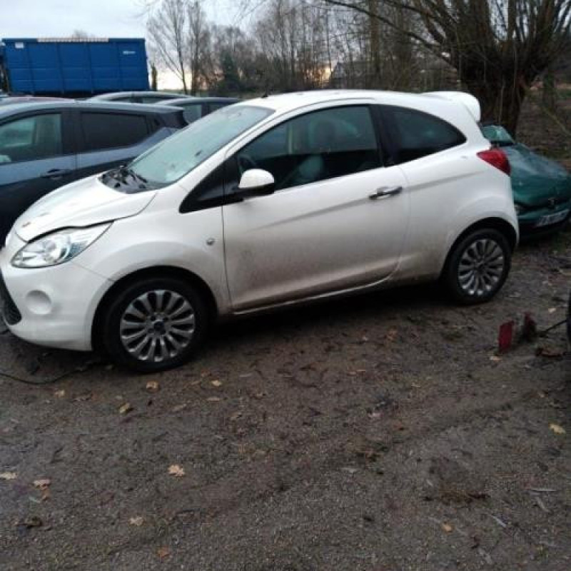 Crochet de remorquage FORD KA 2 Photo n°13