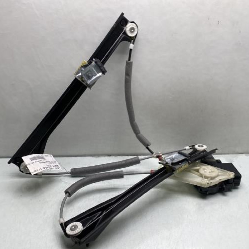 Leve vitre electrique avant droit VOLKSWAGEN POLO 5 Photo n°1