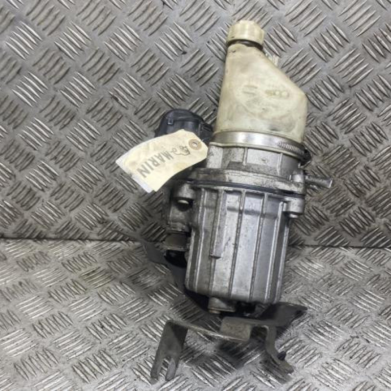 Pompe de direction OPEL ASTRA H Photo n°3