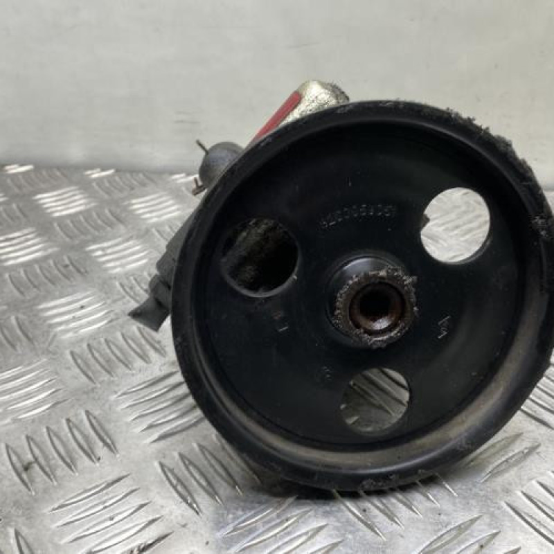 Pompe de direction RENAULT MEGANE 1 Photo n°3