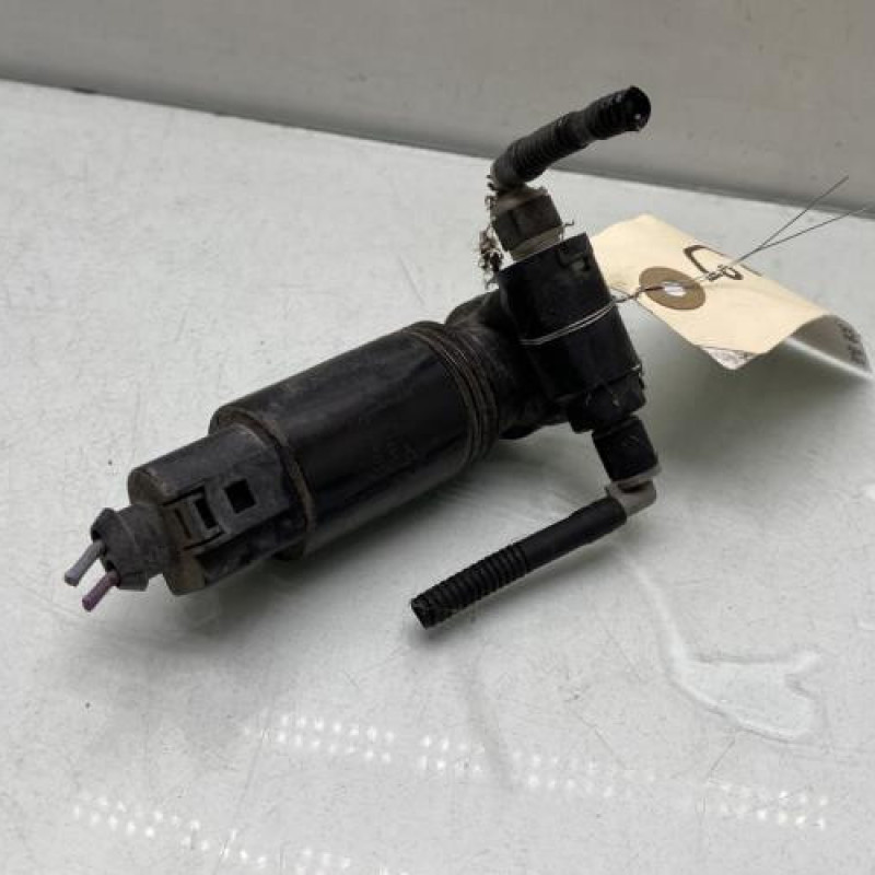 Pompe lave glace avant MERCEDES CLASSE A 176 Photo n°2