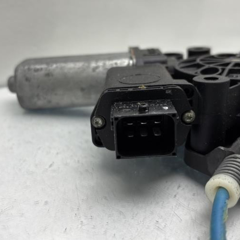 Leve vitre electrique avant droit OPEL CORSA D Photo n°3