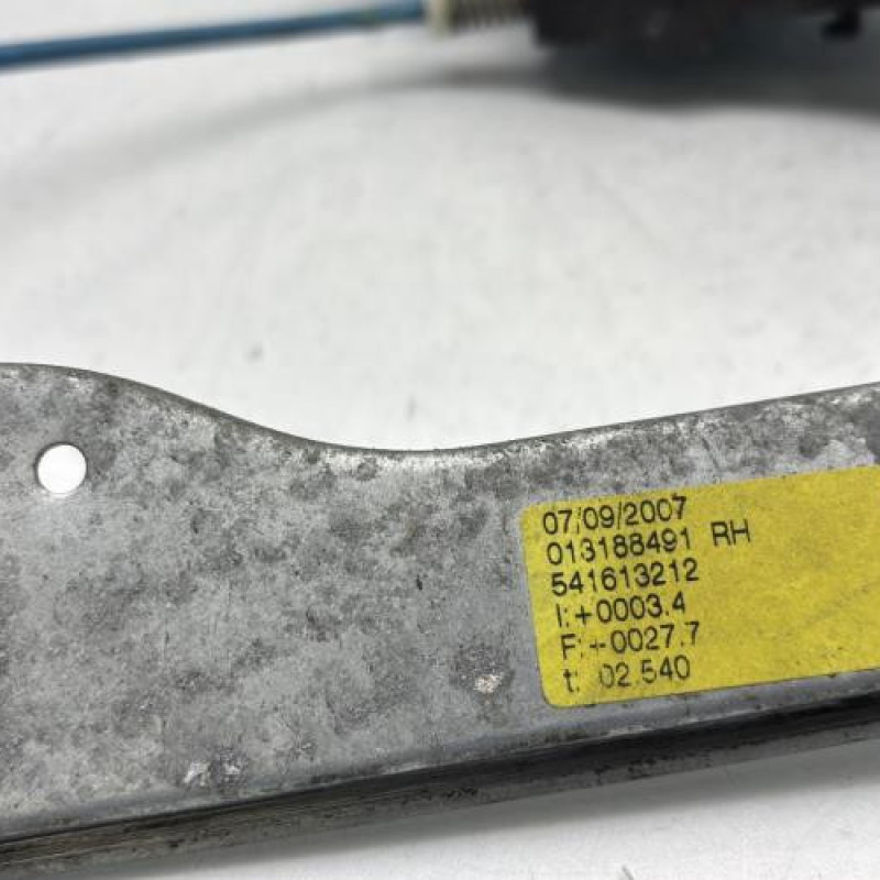 Leve vitre electrique avant droit OPEL CORSA D Photo n°4