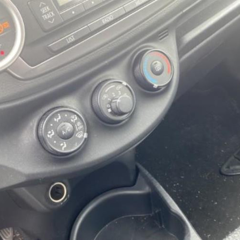 Poignee porte avant droit TOYOTA YARIS 3 Photo n°20