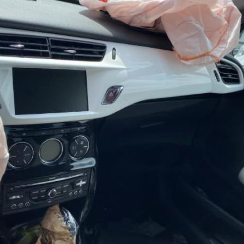 Bouchon de carburant CITROEN DS3 Photo n°18