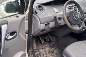 Pare boue arriere droit RENAULT SCENIC 2