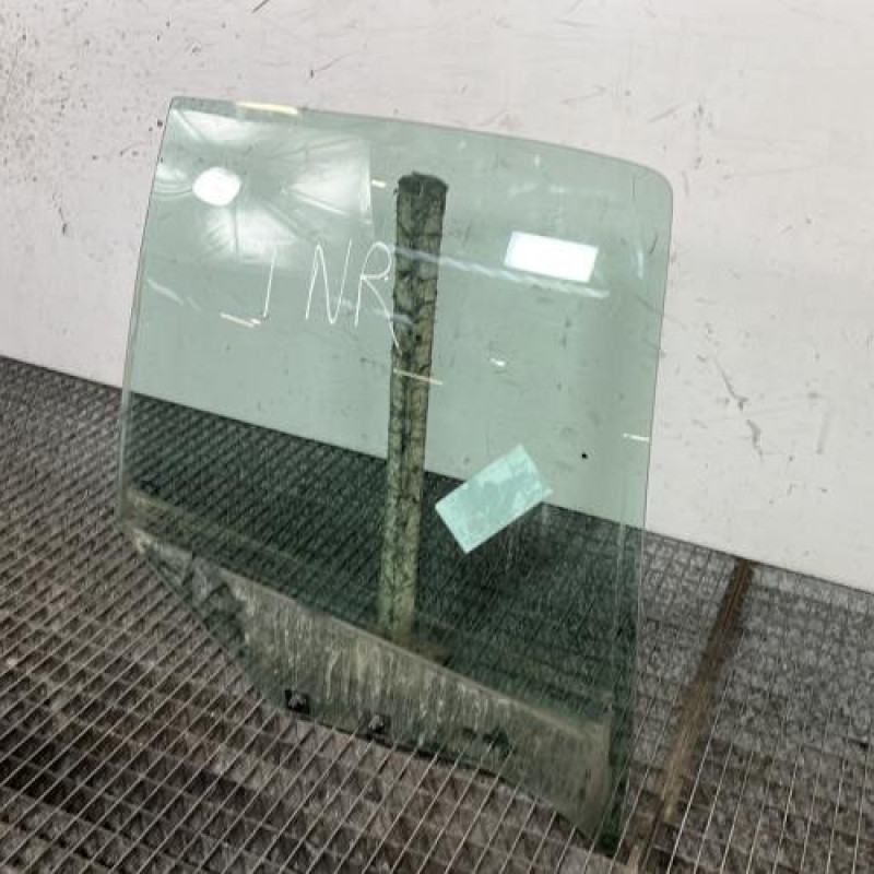 Vitre arriere droit RENAULT CLIO 2 CAMPUS Photo n°3