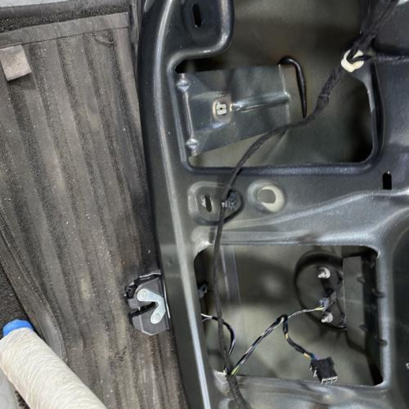 Malle/Hayon arriere OPEL CORSA E Photo n°10