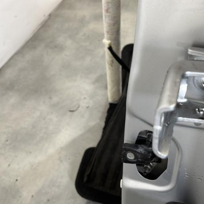 Porte arriere gauche PEUGEOT 208 1 Photo n°4