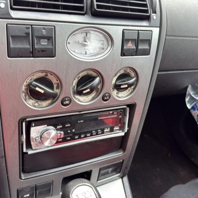 Pare boue avant droit FORD MONDEO 2 Photo n°16