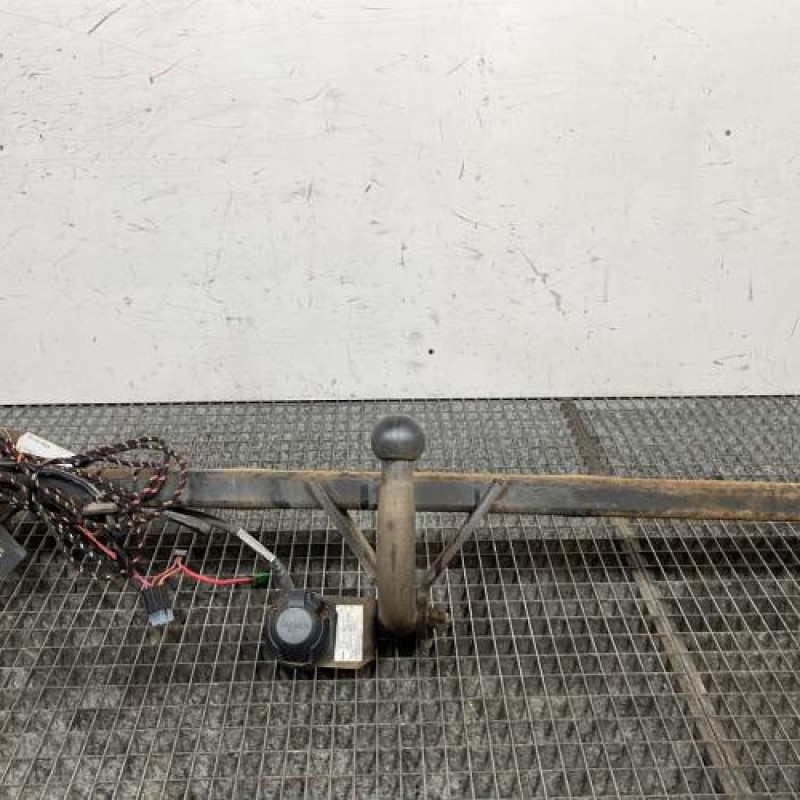 Attelage (boule de remorquage) PEUGEOT 208 1 Photo n°1