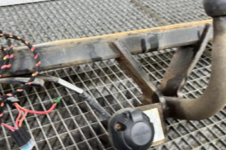 Attelage (boule de remorquage) PEUGEOT 208 1