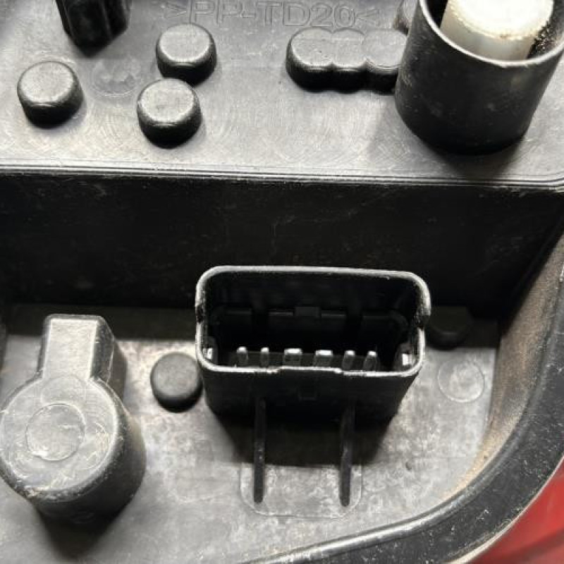 Feu arriere principal gauche (feux) RENAULT CLIO 3 Photo n°3