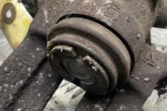 Etrier arriere droit (freinage) VOLKSWAGEN GOLF 5