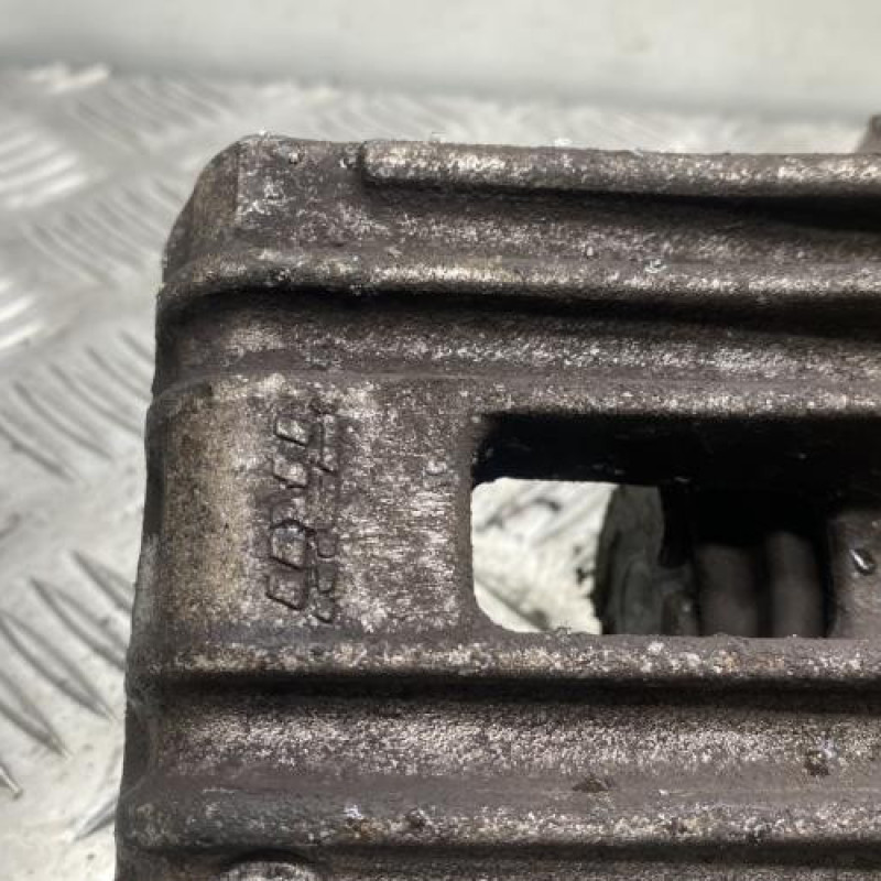 Etrier arriere droit (freinage) VOLKSWAGEN GOLF 5 Photo n°4