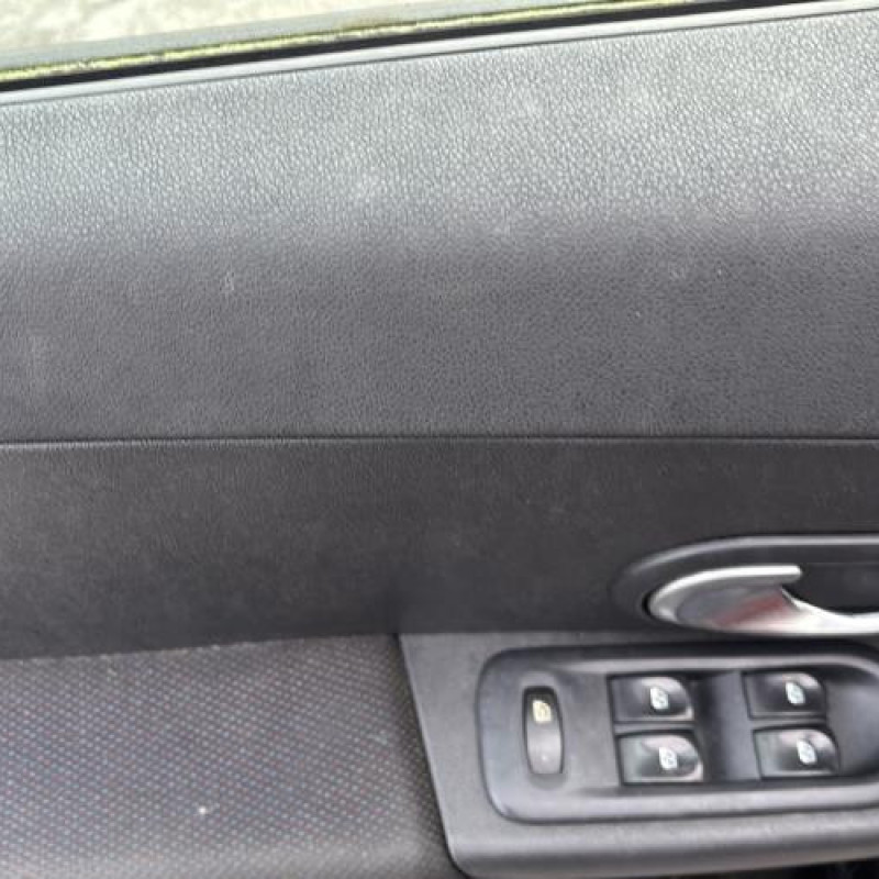 Reservoir essence RENAULT CLIO 3 Photo n°11