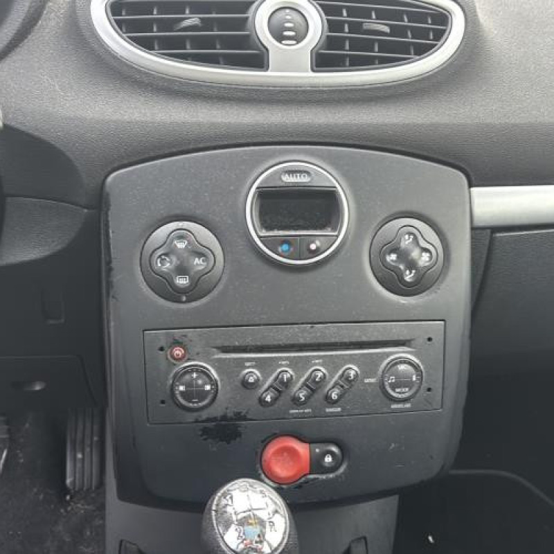 Reservoir essence RENAULT CLIO 3 Photo n°17